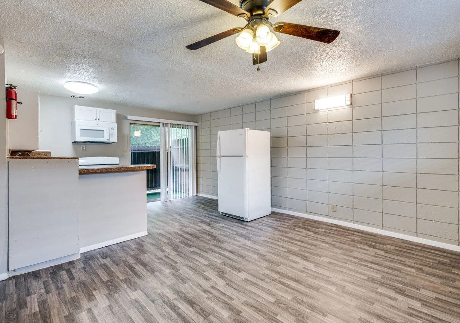 Villa Capri Apartments — Photo 2