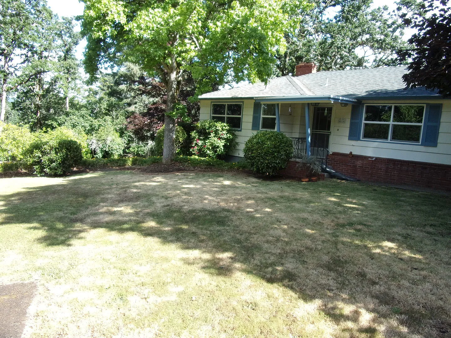 Delightful single level home by the Country Club. — Photo 2