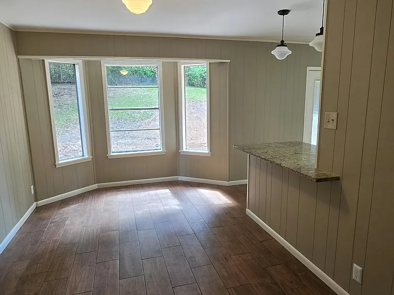 707 White Oak St — Photo 5