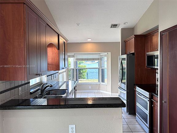 4th image of 491 SW 188th Ave