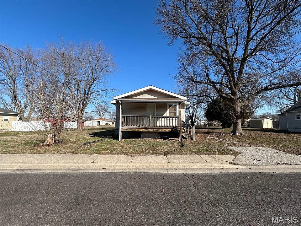 1st image of 121 W Maple St