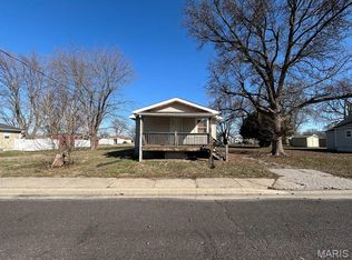 121 W Maple St, Hartford, IL 62048