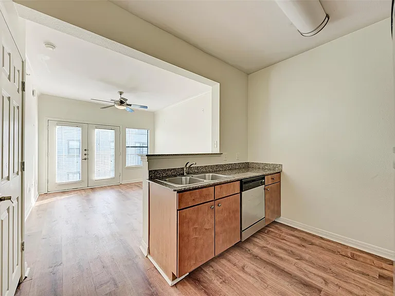 2502 Leon St #518 — Photo 14