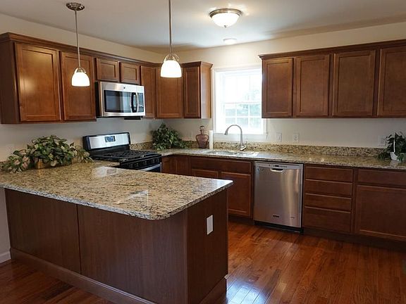 4th image of 11 Courtney Ln #11