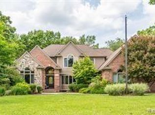 917 Knob Creek Dr, Rochester, MI 48306