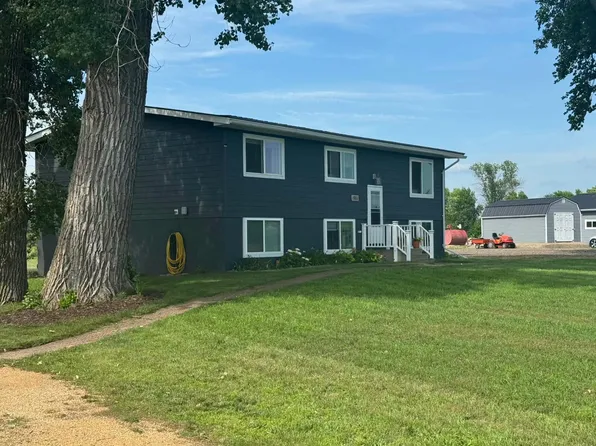 1324 W 44th St S, Brookings, SD 57006