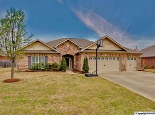 8527 Rolling Oaks Dr, Owens Cross Roads, AL 35763