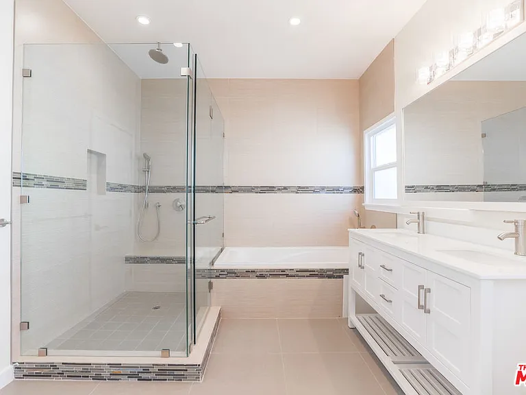 31 Breeze Ave #B — Photo 6