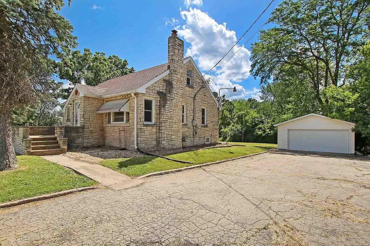 12742 Antioch ROAD photo 1