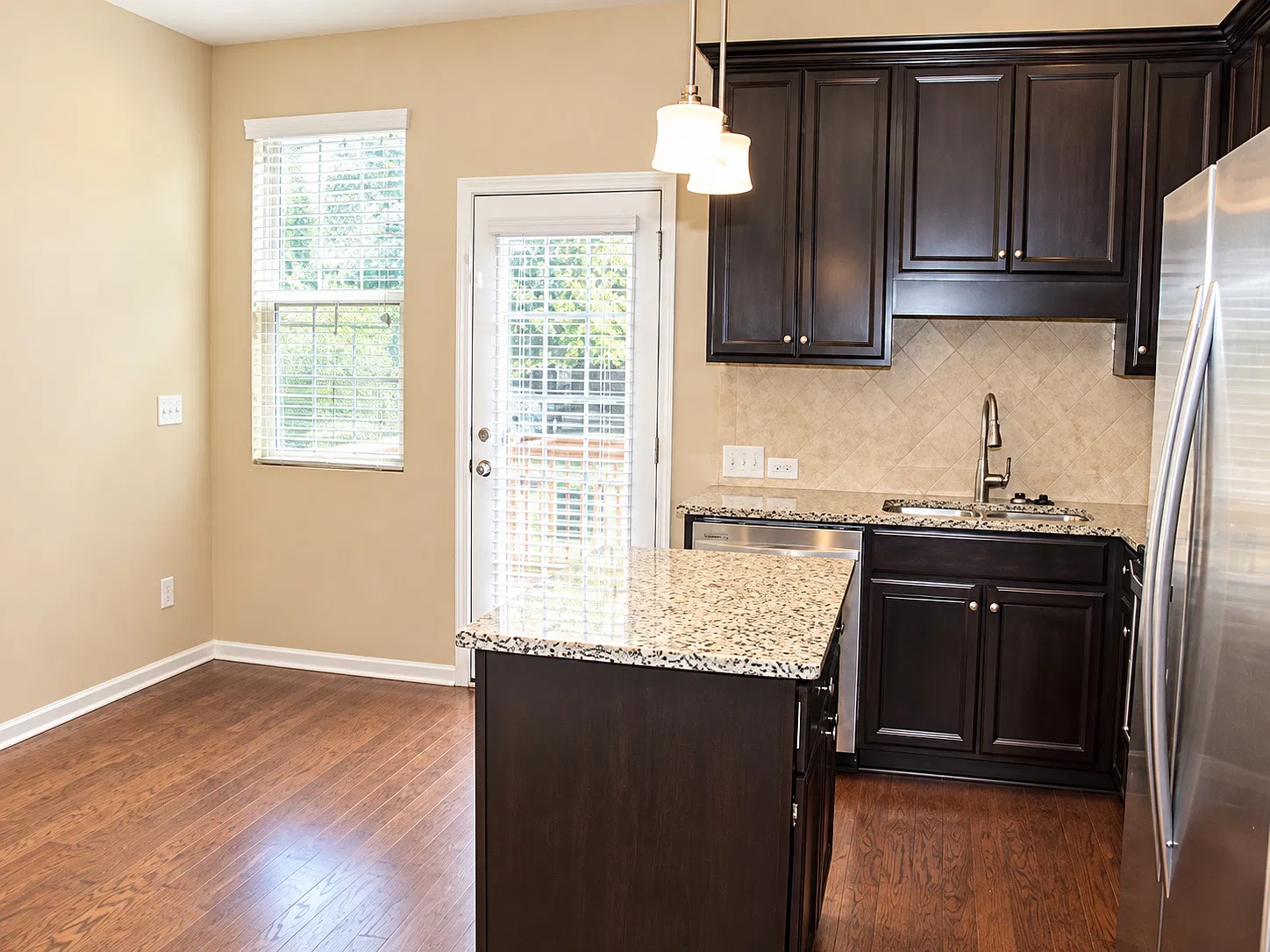 2 bed, 1400 sqft, $1,595 — Photo 4