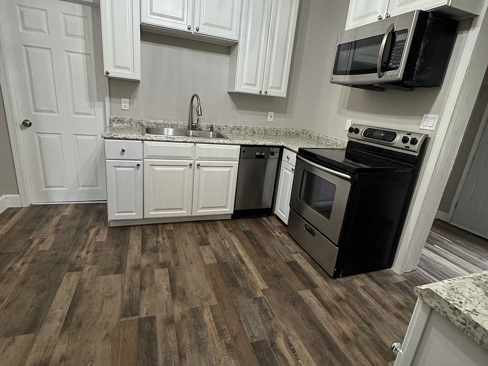 2nd image of 224 N D St #B