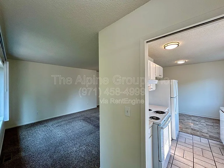 6041 SW Valley Ave — Photo 2