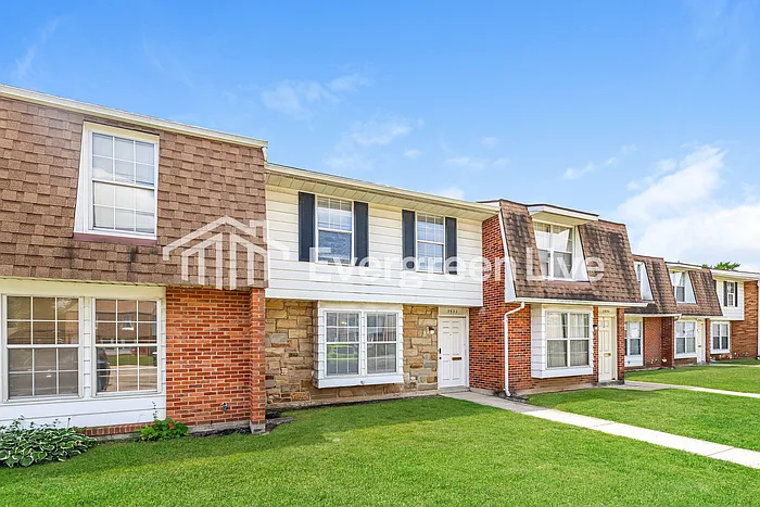 7592 Mount Hood Dr — Photo 2