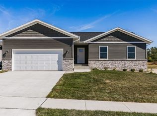 5116 Ruhd St SW, Cedar Rapids, IA 52404