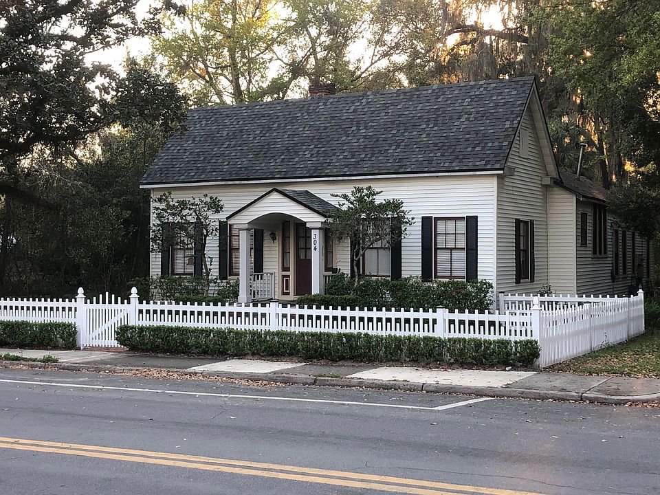 1st image of 304 SE 7th St #A