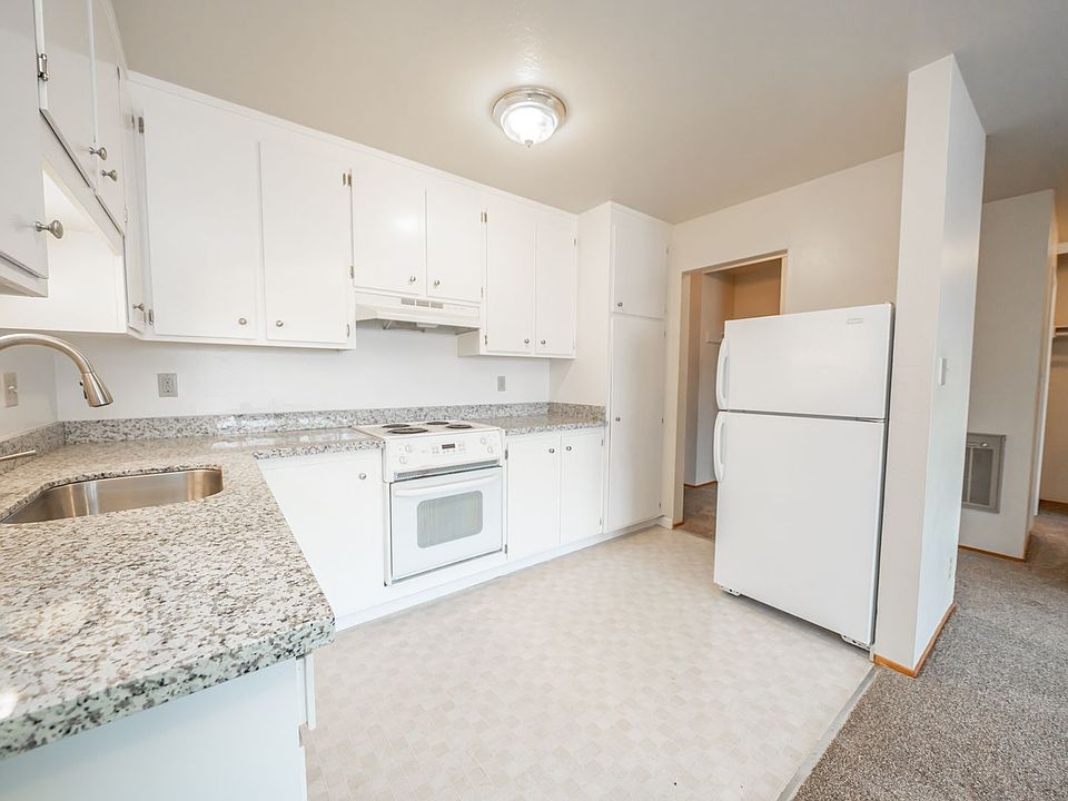 1st image of 541 Chetwood St #304
