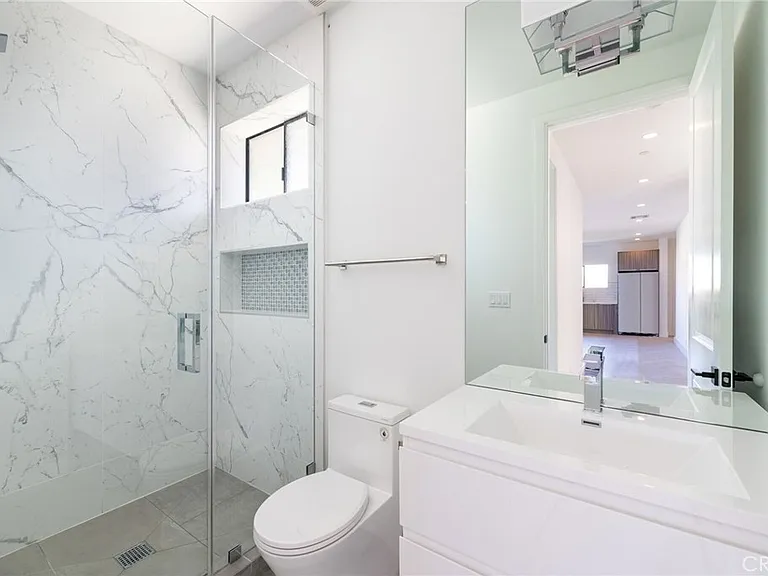 1805 S Longwood Ave — Photo 15