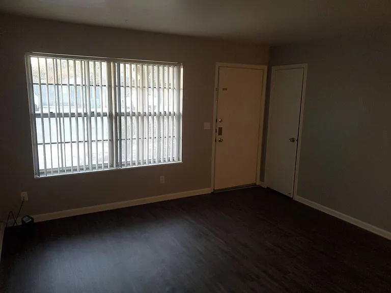 Stratford East Apartments — Photo 58