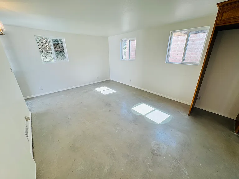 471 1/2 Ellis St — Photo 16