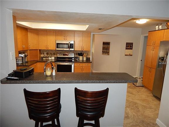 4th image of 455 Lakeview Dr