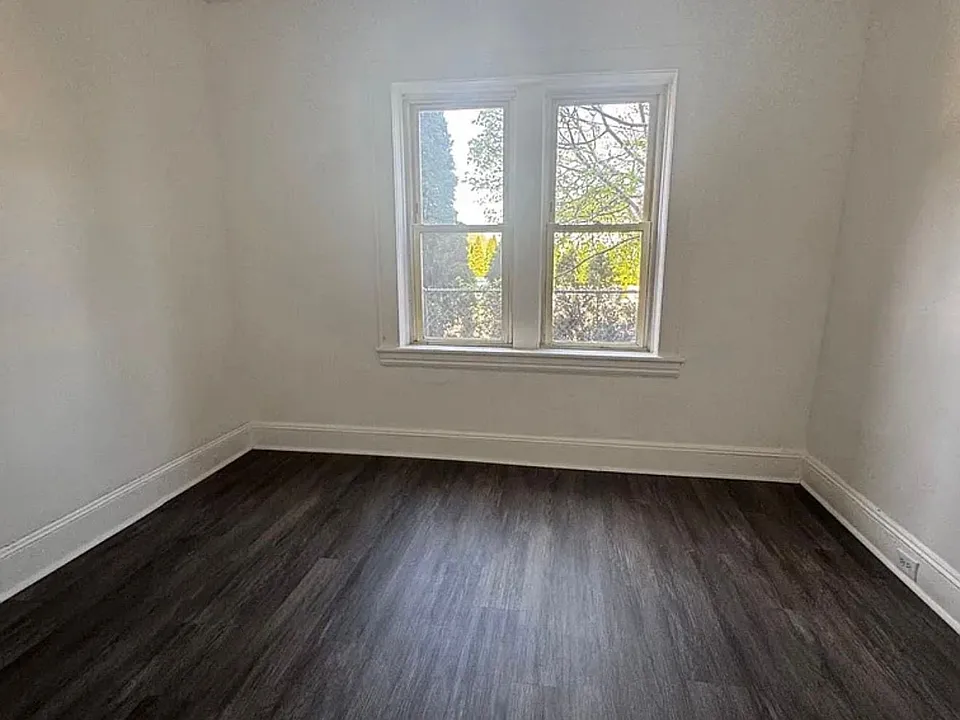 408 Charles St #10
