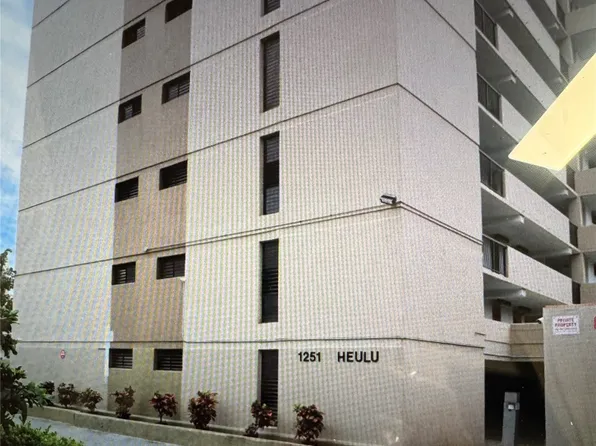 1251 Heulu St APT 402, Honolulu, HI 96822