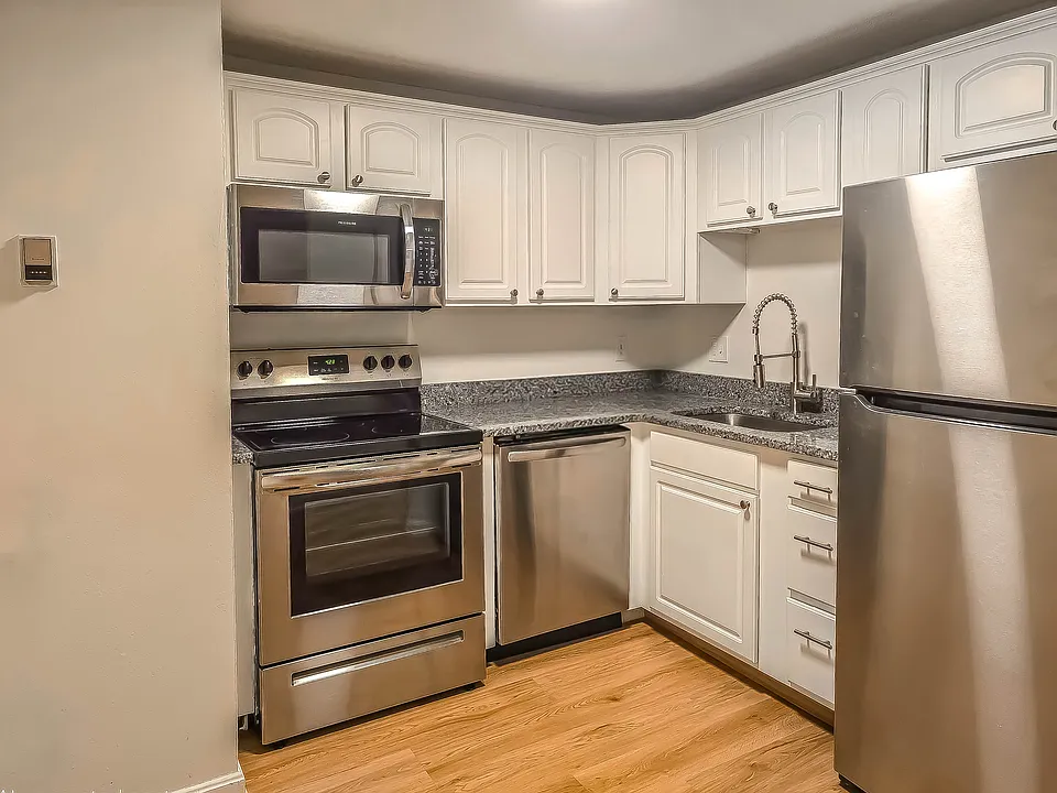 80L English Village Rd