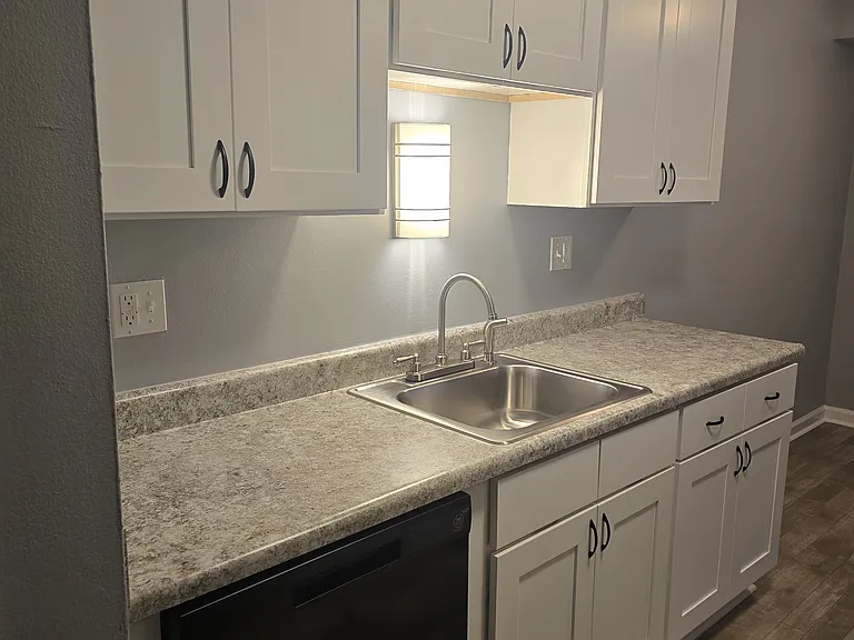 Park Hill Apartments — Photo 36