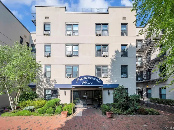 11 Wooleys Lane #3A, Great Neck, NY 11021