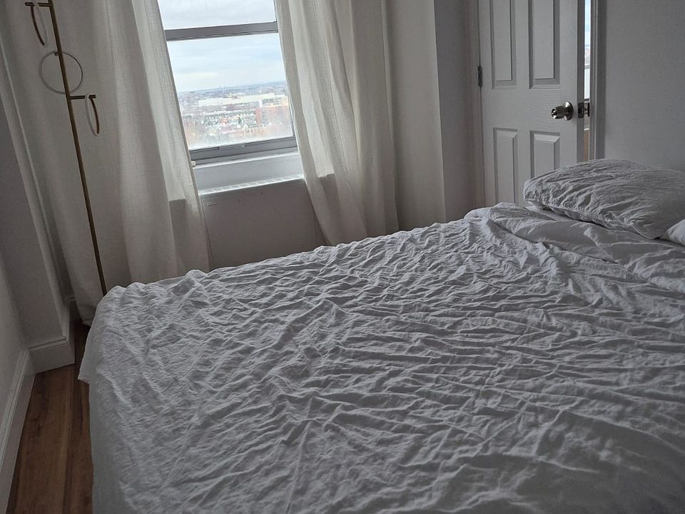 Bedroom (daytime) with door closed