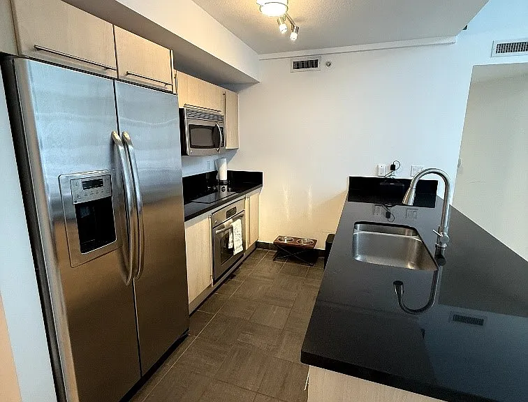 1111 SW 1st Ave #Townhouse 717 — Photo 4
