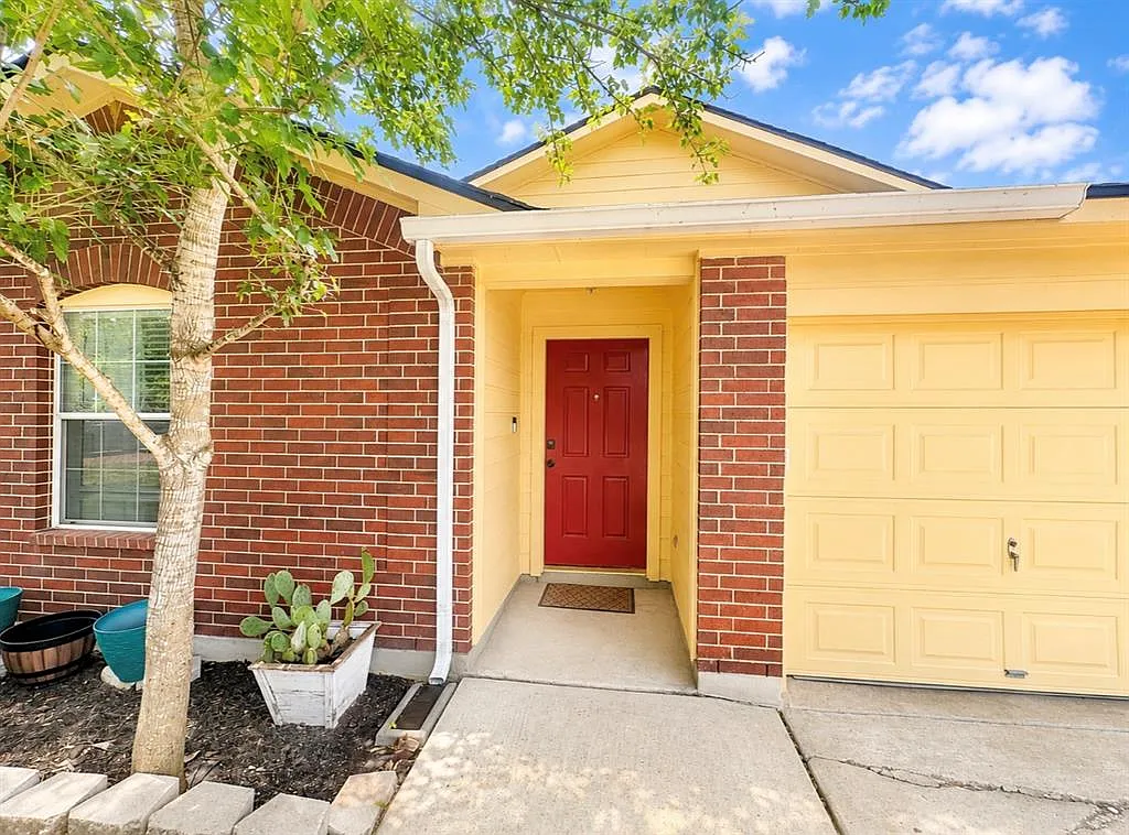 3 bed, 1398 sqft, $1,895 — Photo 2