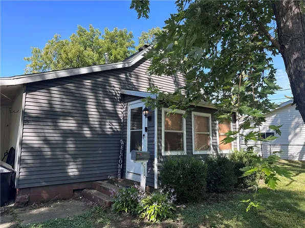 616 15th St, Charleston, IL 61920