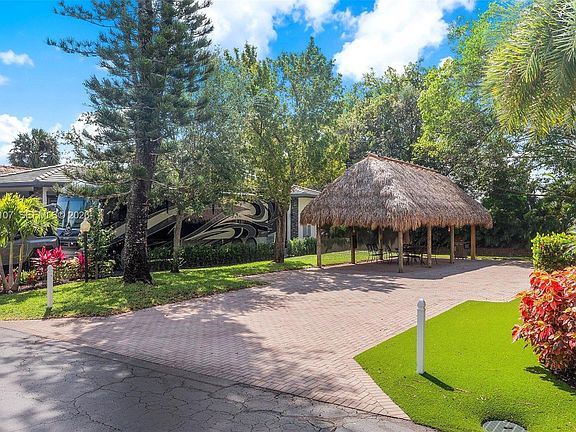 3rd image of 22 S Cortez Dr