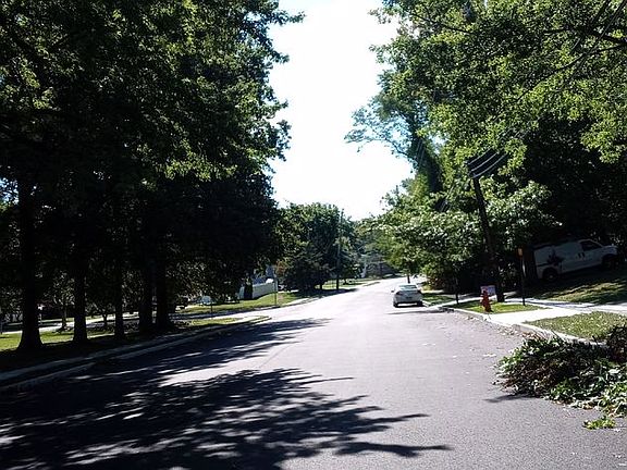 5th image of 13 Roller Rd E