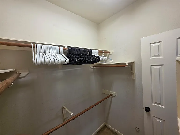 1138 Sussex Trl — Photo 15