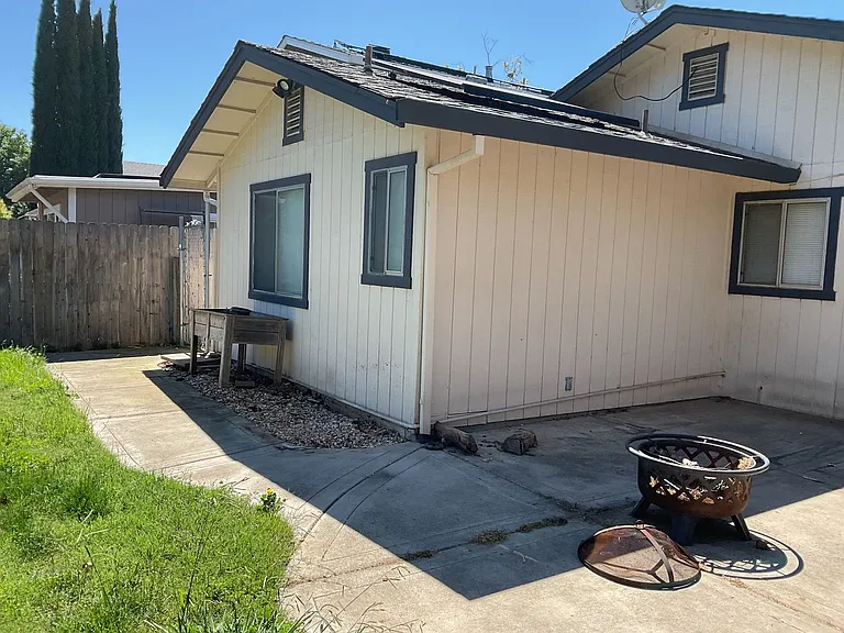 1068 Lupin Ave — Photo 35