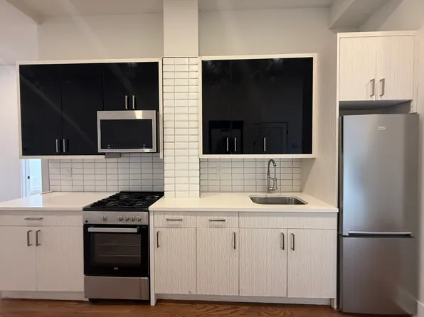 73 Court House Place image 4 of 10