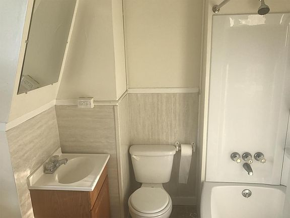 106 N Allegany St Bathroom