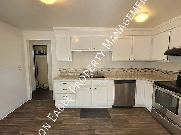 4th image of 2420 Robert Ave