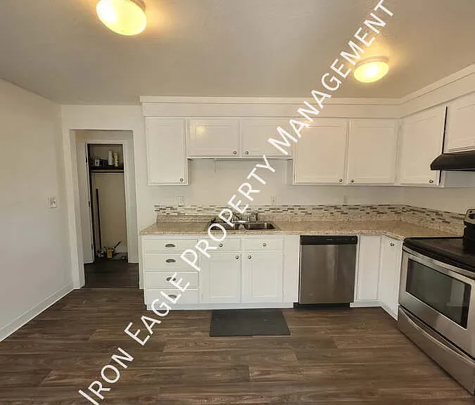 2420 Robert Ave — Photo 4