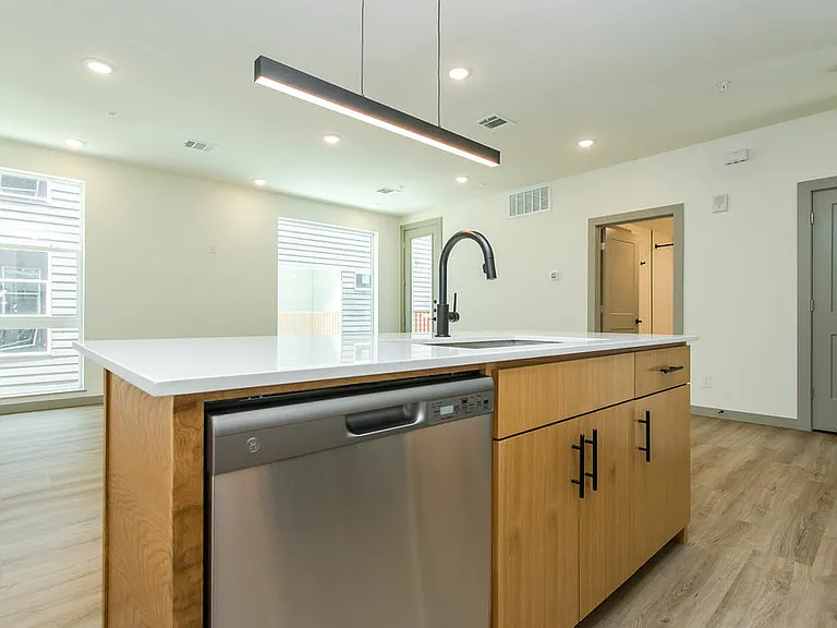 4001 Roseland Ave — Photo 99