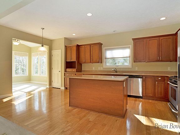 5th image of 2920 Woodridge Cir NE