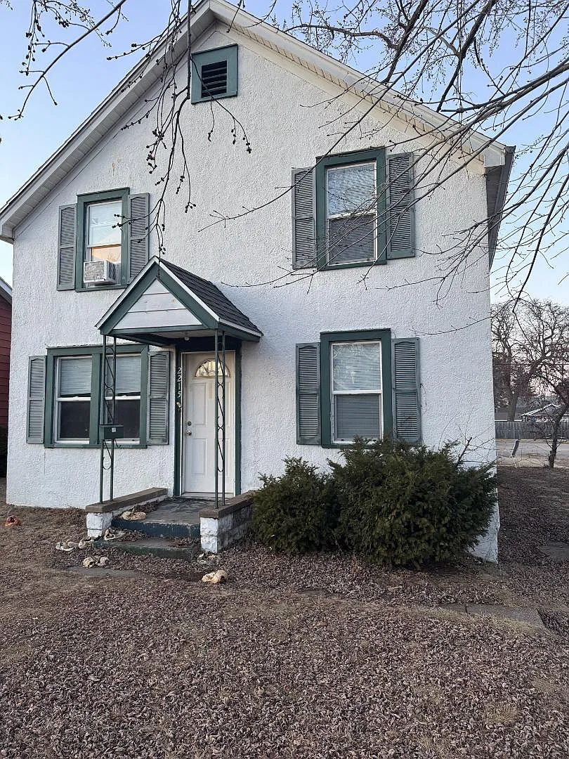 2215 La Crosse Street — Photo 1