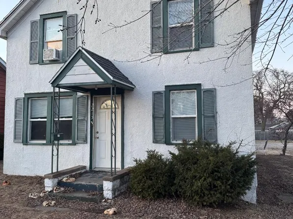 2215 La Crosse St, La Crosse, WI 54601