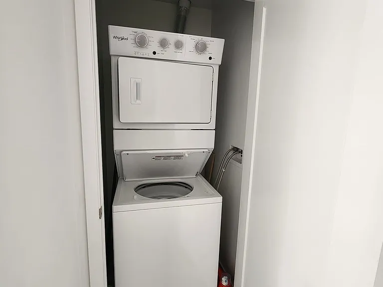 105 Oneida Cres #206 — Photo 10
