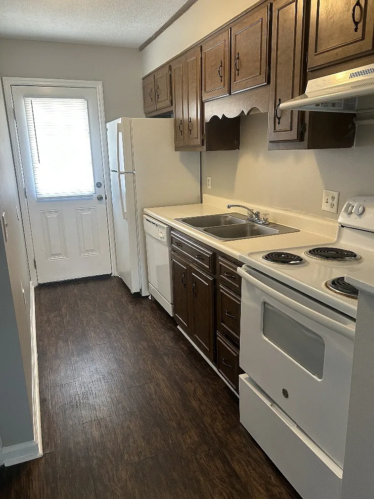 2 bed, 975 sqft, $1,000 — Photo 3