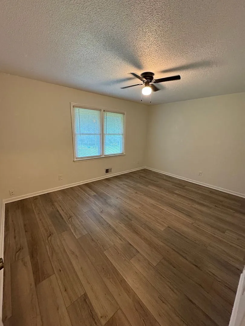 Clint Court 133 (New Owner 6.29.26) — Photo 4