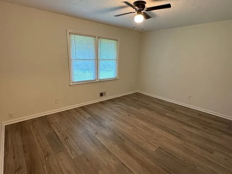 133-A Clint Ct #135-B — Photo 4
