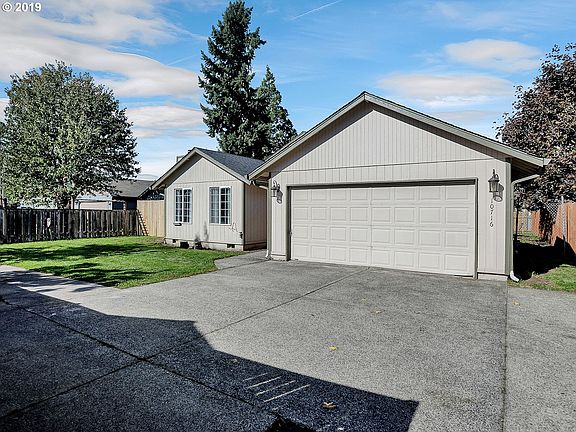 2nd image of 10716 NE 70th St
